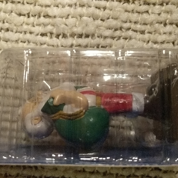 "the Elf on the Shelf" Holiday Santa Figurine - Picture 7 of 9